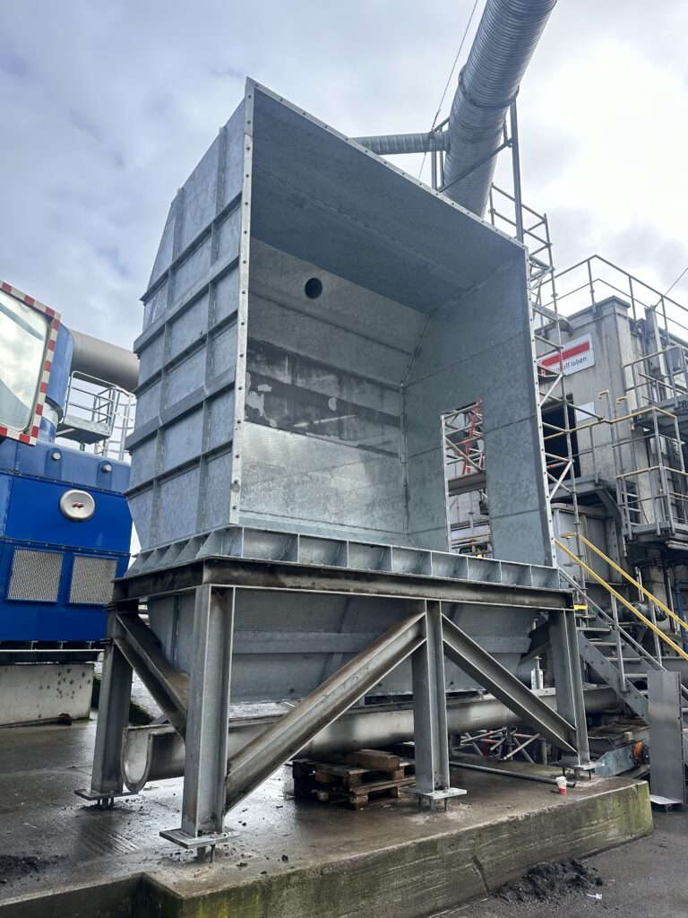 großes Stahlbau Sonderbauteil